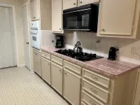 Serengeti a hardy 3 bedroom house, doggie door, TV in BDRMS