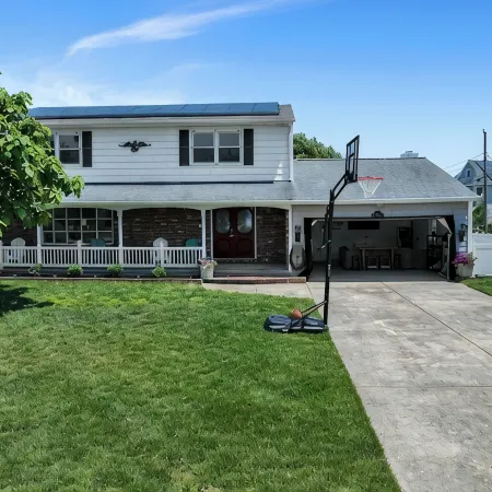 Walk to Beach, 5 Br, Sleeps 14, Heated Saltwater Pool, Huge Yard, on Golf Course