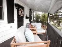 2 BATHROOM Executive Cottage with Office Hotele w: Sarnia
