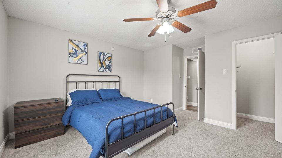 Stylish 1BR + pool Walk to Bars & Bites in the heart of Addison