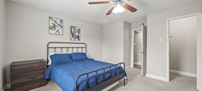 Stylish 1BR + pool Walk to Bars & Bites in the heart of Addison アディスンのホテル