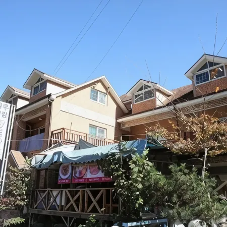 Hamyang Baekmusanjang Hwangtobang Pension
