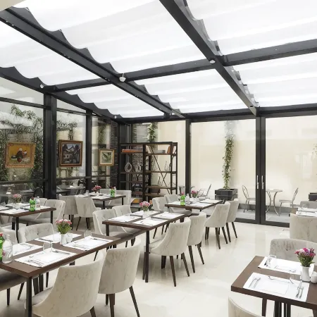 Envoy Hotel
