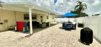 Heated Pool and  Spa Family Retreat-Near Anna Maria Island and Bradenton Beach.