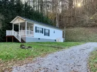 Recently Updated - Cozy Creekside Tiny Home w/ Full Kitchen; Walk to Distillery Hotels in Pike County