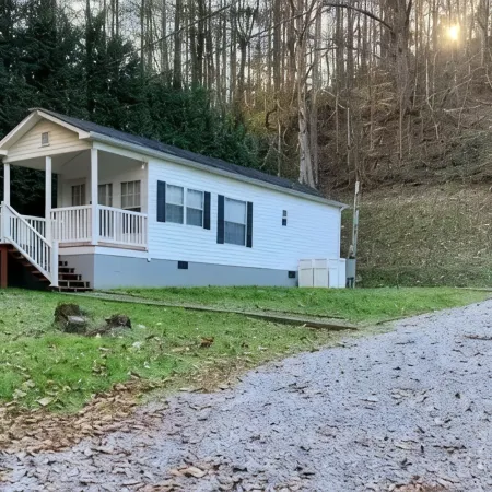 Recently Updated - Cozy Creekside Tiny Home w/ Full Kitchen; Walk to Distillery
