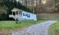 Recently Updated - Cozy Creekside Tiny Home w/ Full Kitchen; Walk to Distillery - Wi-Fi
