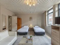 Condo Gardens Brussels Hotels near Train World