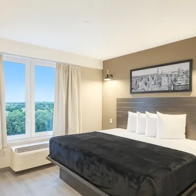 LIV Hotel Bronx Отели рядом с достопримечательностью «Станция "207-я улица"»