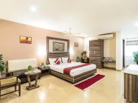 La Sara Vista Hotels near RMZ Infinity