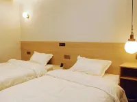 Yunchen Business Hotel Hotels in Junlian