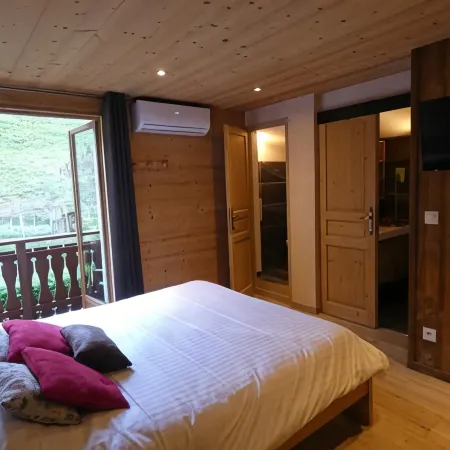 Auberge du Fraizier Отели в г. Тон