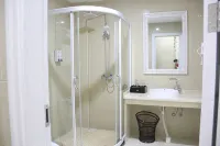 Lingyuan Longting Hotel