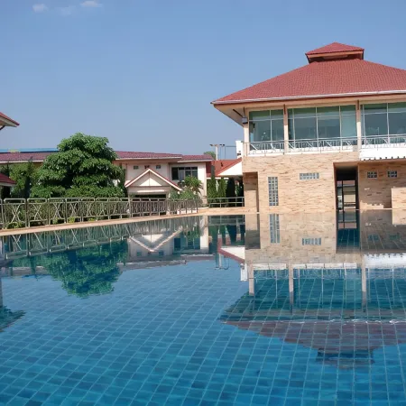 Pimann Inn Hotel Отели рядом с достопримечательностью «Музей Уб Кхам»