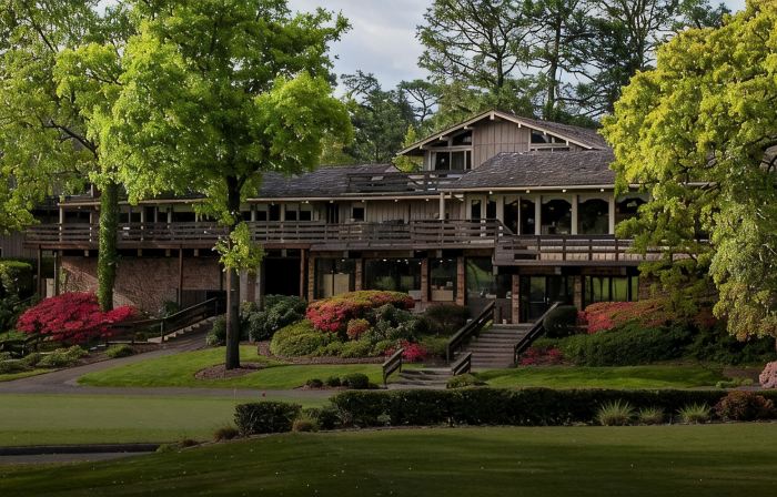 Pine Needles Lodge
