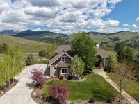 Gorgeous Mountain  View Home in Premier Missoula Neighborhood with 6 Bedrooms! - 5-Star