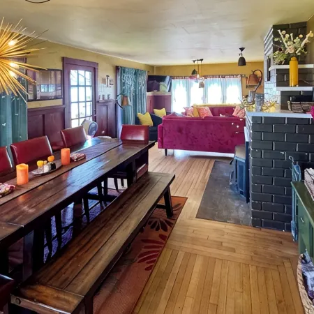Shabby Chic Waterfront Retreat Serene Low Bank Waterfront Home w/ Gas Fire Pit.