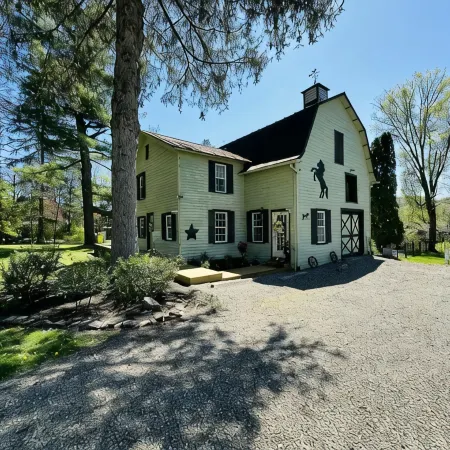 18 Vine Inn & Carriage House