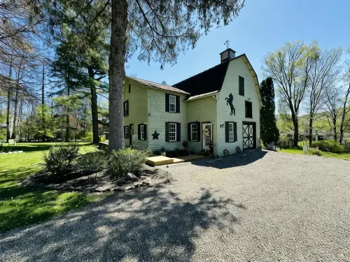 18 Vine Inn & Carriage House