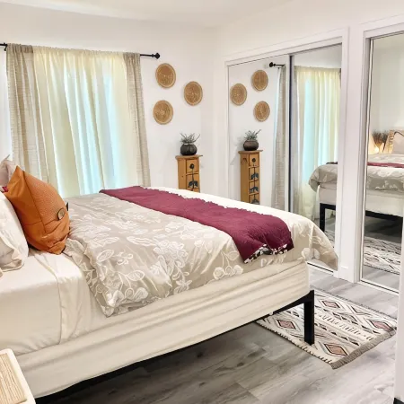 Mojave Desert 3/bed2/bath 2 King size beds full house with WiFi & street parking