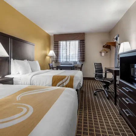 Quality Inn & Suites Warren