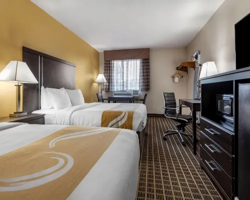 Quality Inn & Suites Warren Hotels in Warren