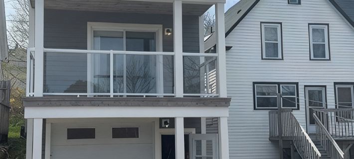 One 12 Queen Hotels in Lunenburg County