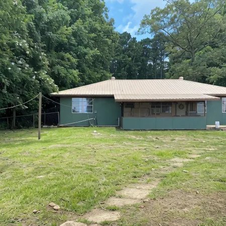 Lakefront 3-bedroom house located on Lake Darbonne.