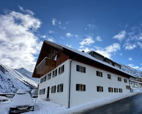 Chalet zur Rose 3-room apartment "Alpen Lilie" 2-8 persons (95m2) Hotels in Gemeinde Berwang