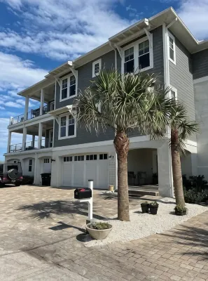 The BEACH HOUSE at the Pier