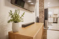 1G WiFi - Full Kitchen - 10M to Downtown - Bungalows