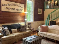 Charming 2-bedroom cottage w WiFi, AC in tranquil Syria w deck sounds Rose River - Wi-Fi