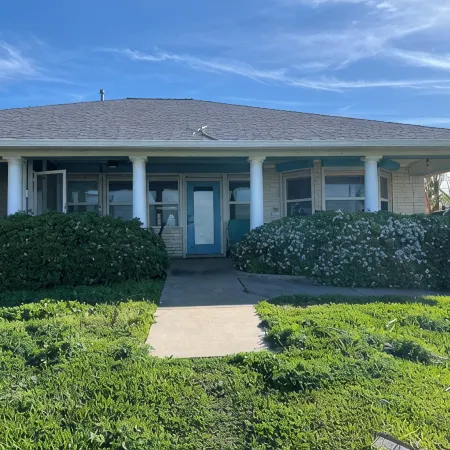 Entire Waterfront Home with 110Ft lighted private Fishing Pier on Galveston Bay!