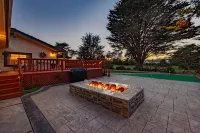 Spacious 4300 sq ft Bay Escape – On Golf Course & Near to Beach and Trials - 4-Star