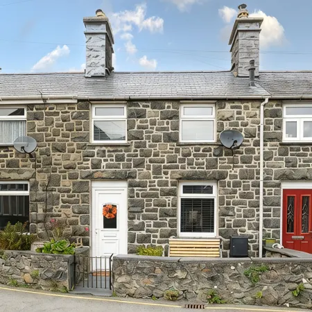 Cosy cottage for two, dog friendly with log burner