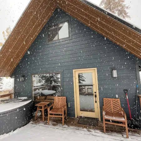 Alpine Haus Cabin • Hot Tub • Views • Close to Schweitzer Village!