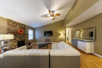 Cozy Retreat: 3/2 house with deck - 2-Sterne