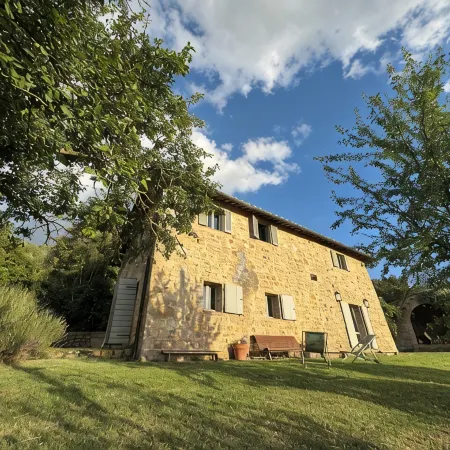 Podere Fontebernardi, authentic Tuscan farmhouse overlooking Pienza.
