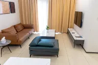 Rose Garden Private Apartment by Link - Condos