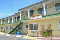Bay Front Inn - Motels