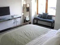 Venice Canals Contemporary, unique wildlife, amazing reviews