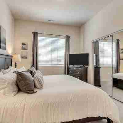 BEST VIEWS in Newpark Terrace! 2Bed/ 2Bath- Close to Skiing and walk to shops! Rooms