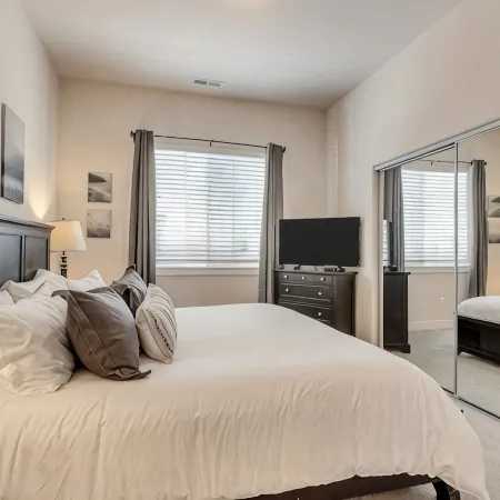 BEST VIEWS in Newpark Terrace! 2Bed/ 2Bath- Close to Skiing and walk to shops!