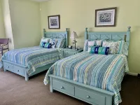 Luxury Fairway Condo Overlooking Two Fairways : Near Beaches - - WiFi