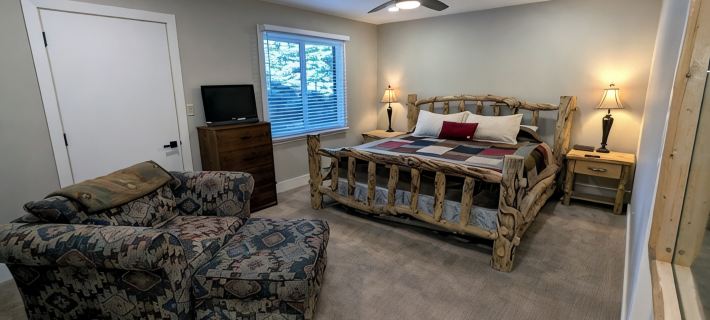 Remodeled Condo w/ FREE WiFi, Parking, Heated Pool, Hot Tubs, Skier Shuttle, Hotels in Avon