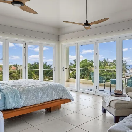 Casa Bravo-Premier BEACH VIEW- Shacks Beach-Near Villa Montana Beach Resort