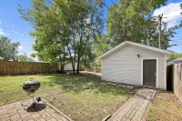 Craftsman Bungalow W/ King Beds & Stocked Kitchen.