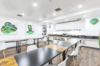 Timeless New York Stay —Walk to Broadway, Times Square & More 1-bedroom building - Bungalows