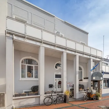 Old smithy, 8 persons, 2 bathrooms, 4 bedrooms, downtown, quiet, wifi