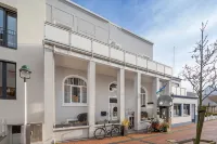 Old smithy, 8 persons, 2 bathrooms, 4 bedrooms, downtown, quiet, wifi